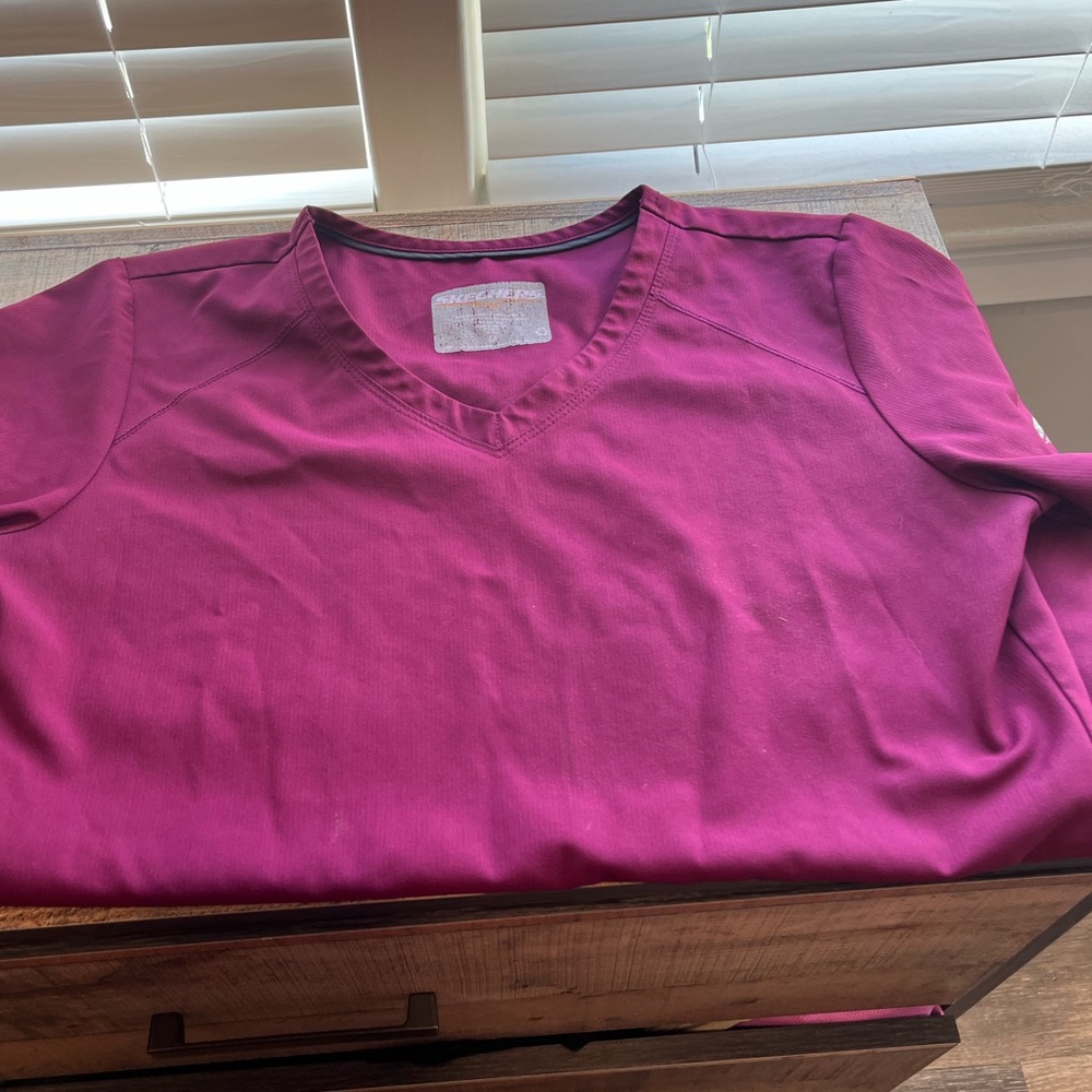 Skechers scrub top